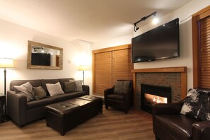 Télévision, cheminée