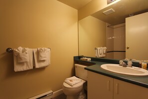 Combined shower/bathtub, hair dryer, towels - Marketplace Lodge #245 | Studio with Kitchen, Fireplace, and Balcony (Whistler)