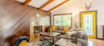 Private lakeside home on 5 acres. A serene retreat 15 mins from beach & shops.