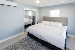 5 bedrooms, iron/ironing board, free WiFi, bed sheets - Oceanfront Resort 1 Block to Beach 300 (Virginia Beach)