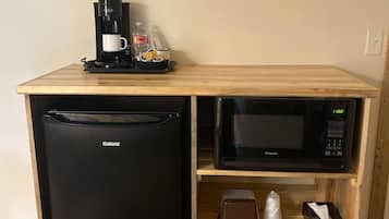 Luxury Single Room | Living area | Flat-screen TV