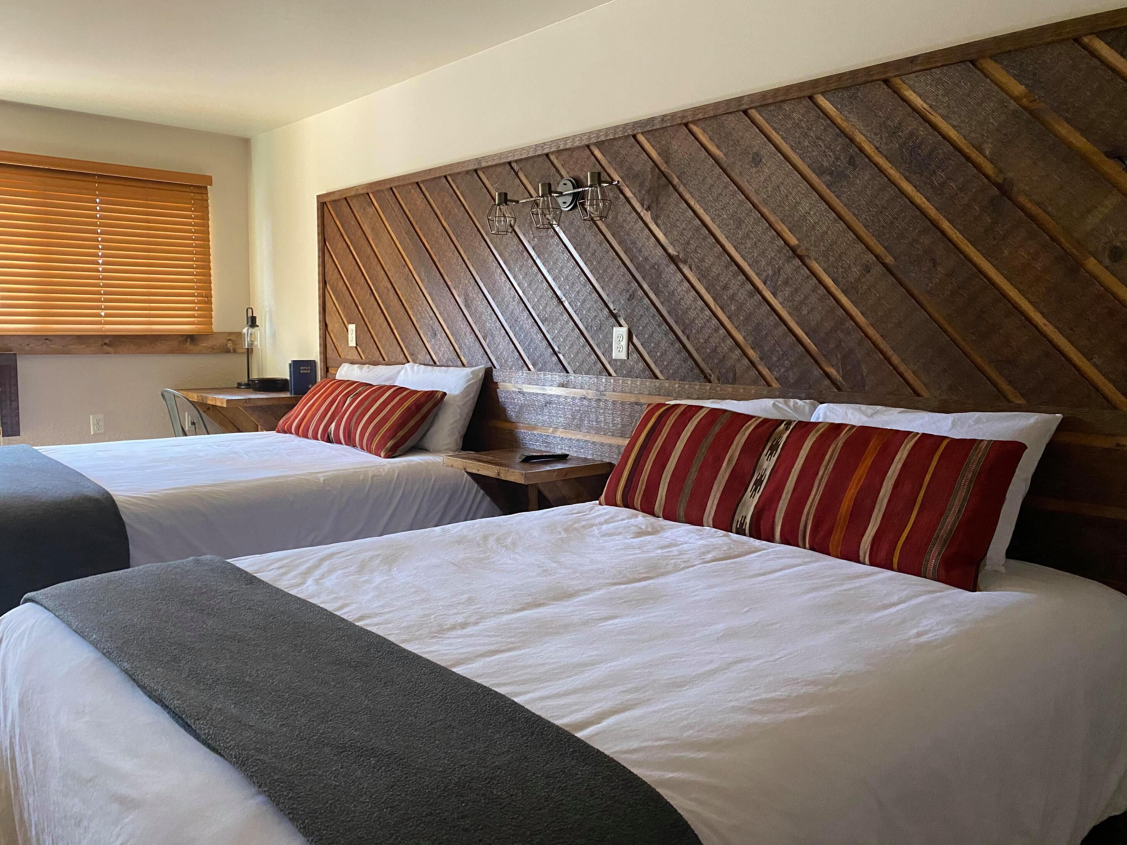 럭셔리 더블룸 | 각각 다른 스타일의 인테리어, 책상, 노트북 작업 공간, 무료 WiFi