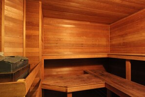 Sauna - Rainbow Suites #3 | 1 Bedroom + Loft with Kitchen, Fireplace and Balcony (Whistler)