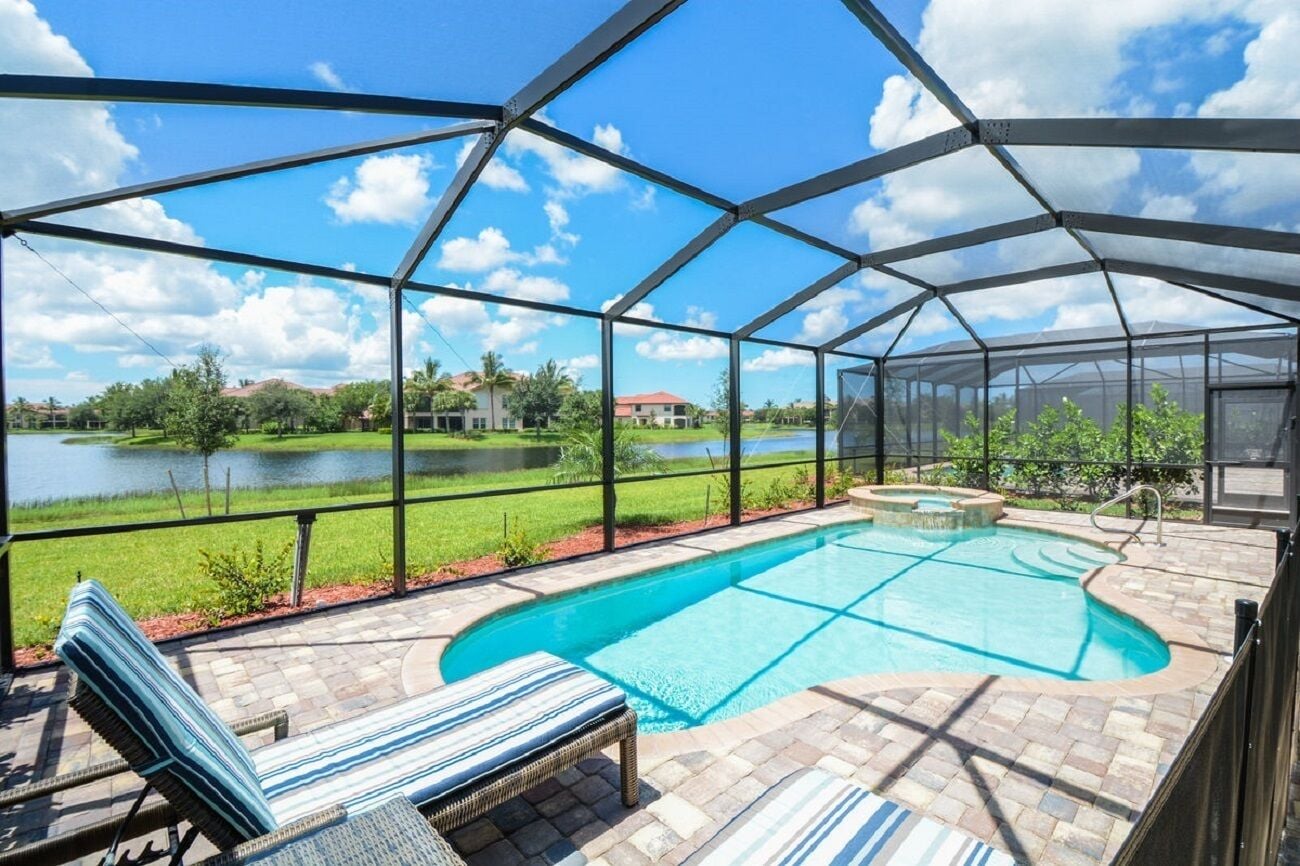 Luxurious lakeview pool home in 5 Star Fiddler's Creek. Outdoor Dining & Kitchen
