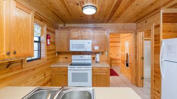 KylskÄp, mikrovÄgsugn, ugn och spishÀll