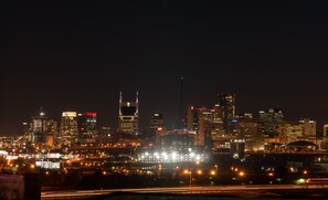 Exterior - Broadway Frank...Luxury with Sweeping downtown views (Nashville)