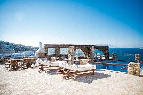 Natural Stone Villa has amazing view in town and aegean private pool free park