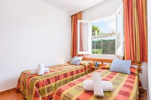 2 slaapkamers, een strijkplank/strijkijzer, gratis wifi, beddengoed