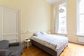 1 室のベッドルーム、WiFi