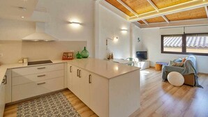 Refrigerador, microondas, horno y lavavajillas 