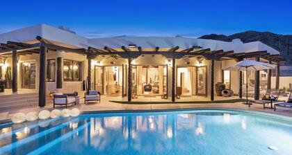 The Summit - Scenic Mountainside Villa with Movie Theater and Private Pool w/Sunset Views