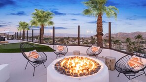 Terrace/patio - The Summit - Scenic Mountainside Villa with Movie Theater and Private Pool w/Sunset Views (Palm Desert)