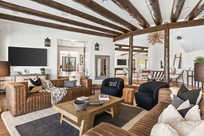 Smart TV, tenis de mesa y estéreo 