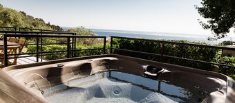 Macchione Villa, Sea View with Jacuzzi on Bastia