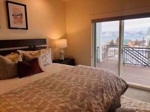 7 bedrooms, desk, iron/ironing board, travel cot