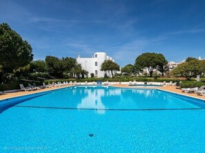Outdoor pool - Férias Imperdíveis , Póximo da Praia, Atrações Turisticas, bom Familias /crianç (Porches - Lagoa)