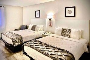 Escritorio, wifi gratis y ropa de cama 