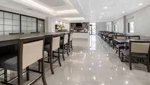 A spacious, modern restaurant with a long counter and multiple seating areas. - Heritage House Inn on Cape Cod, an Ascend Collection Hotel (Hyannis)