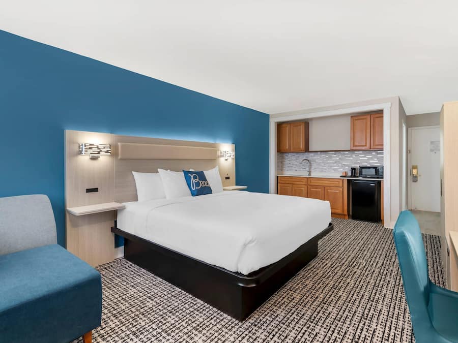 Desk, free WiFi, bed sheets