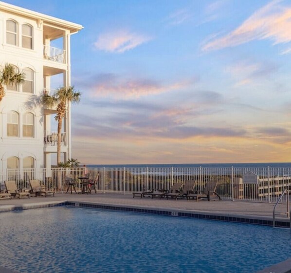 Outdoor pool, a heated pool