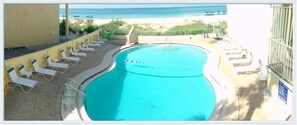 Piscina all'aperto, una piscina riscaldata