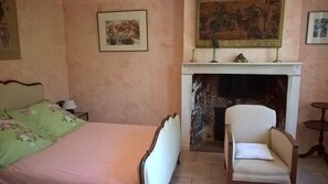 5 bedrooms, iron/ironing board, WiFi, bed sheets - Longère 220 m2 in enclosed garden of 1850 m2 with swimming pool 12x5- ping-pong- bicycles (Ervauville)