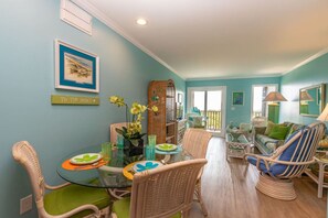 Dining - Sea Dreams - Oceanfront Classic (Atlantic Beach)