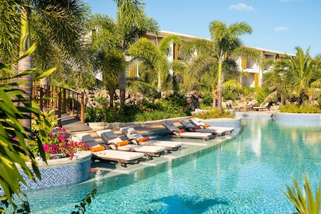 2 outdoor pools, pool umbrellas, sun loungers