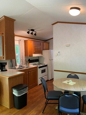 Mobile Home, 1 Bedroom | Dapur peribadi