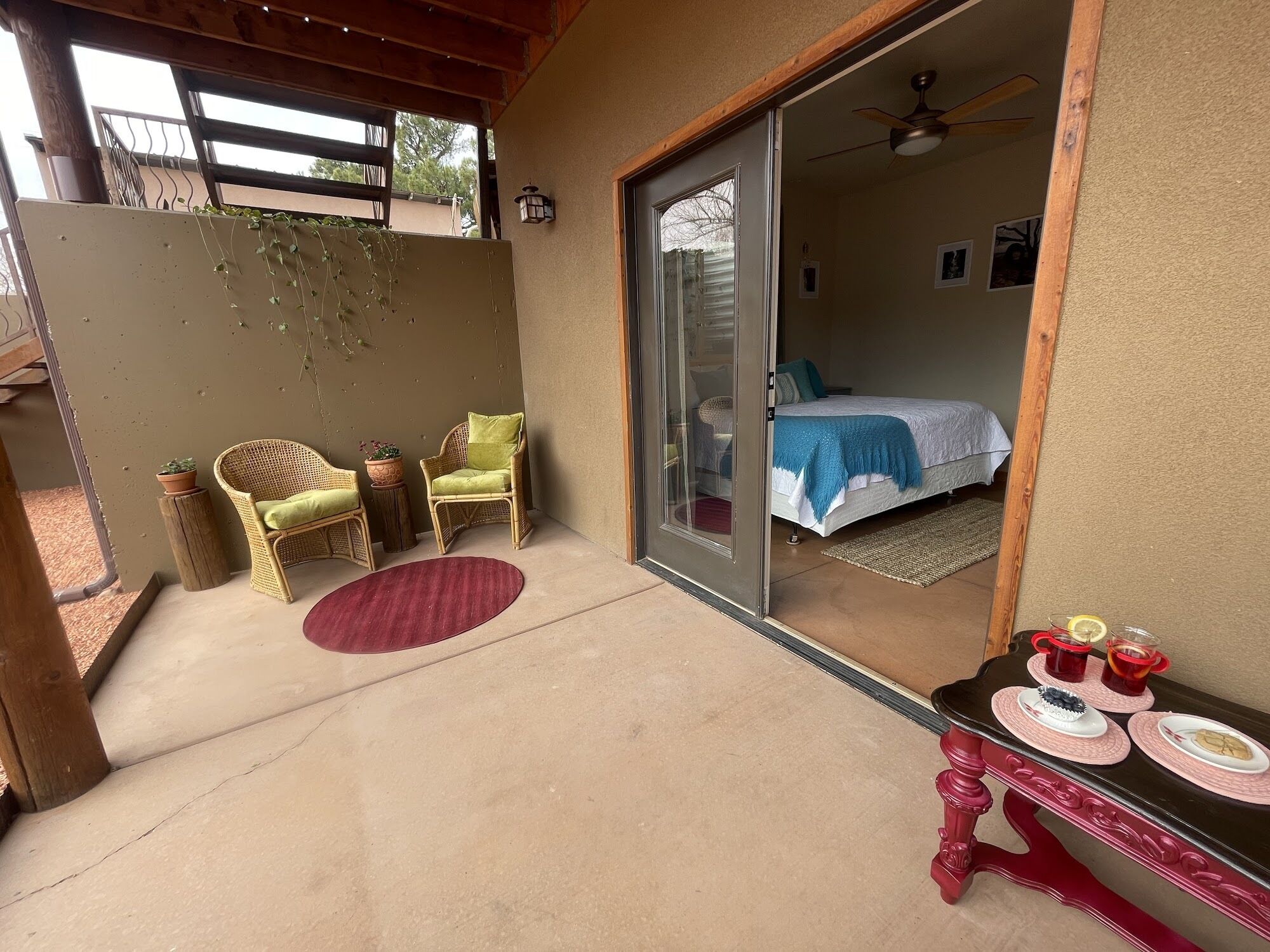 2 bedrooms, desk, iron/ironing board, WiFi