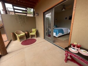 2 bedrooms, desk, iron/ironing board, WiFi