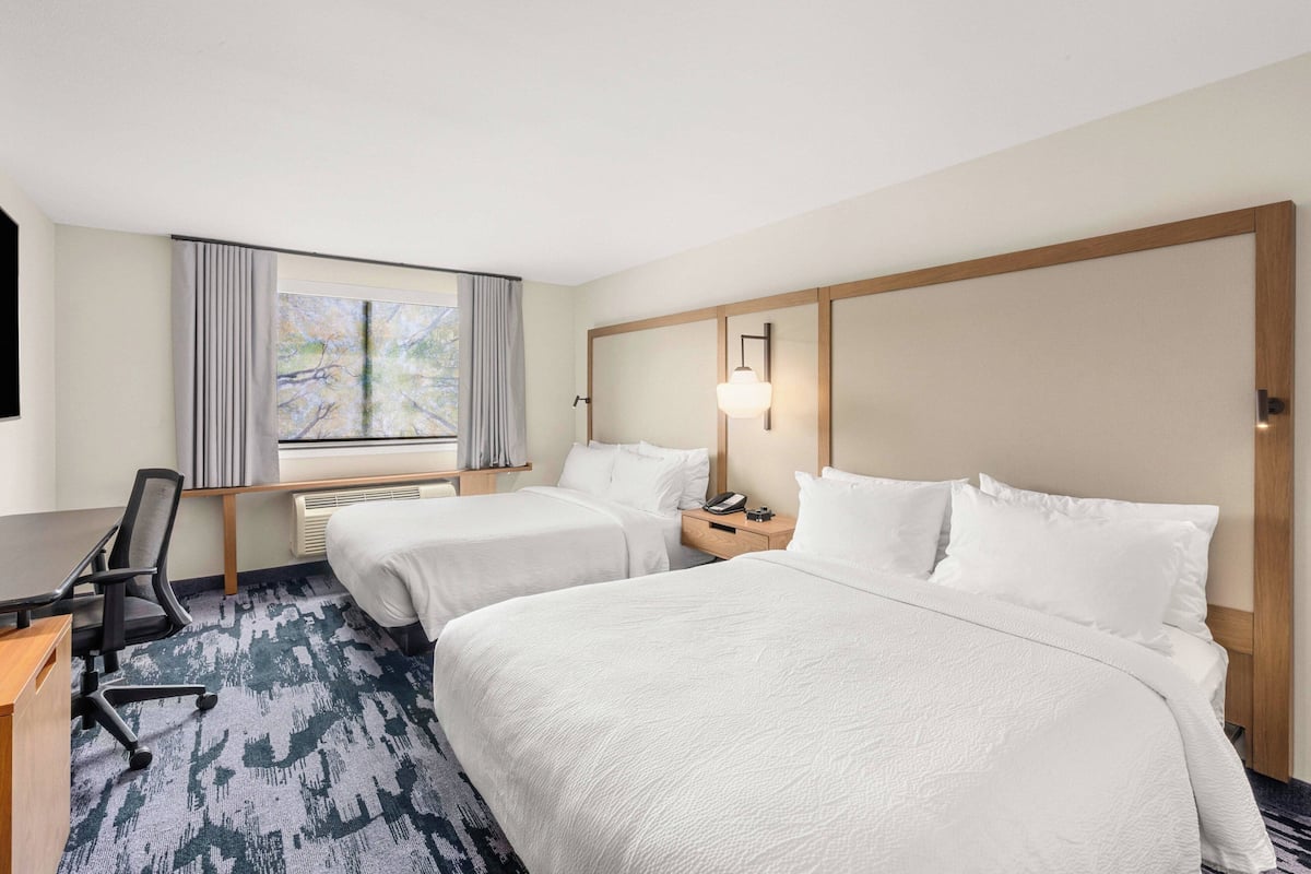 Premium bedding, Tempur-Pedic beds, in-room safe, desk