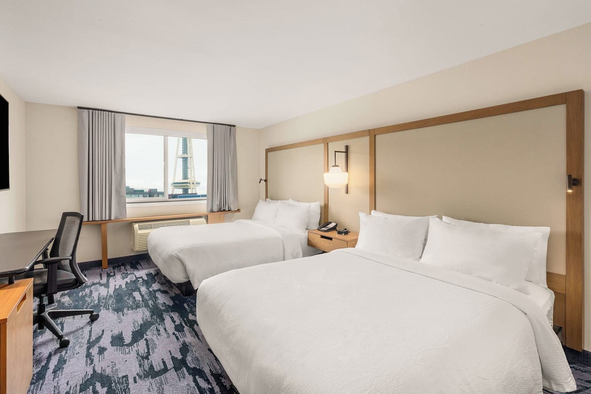 Hochwertige Bettwaren, Tempur-Pedic-Betten, Zimmersafe, Schreibtisch