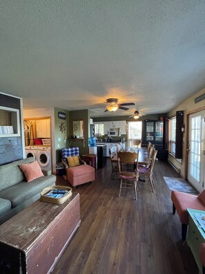 Smart TV, lareira, videogames, DVD player