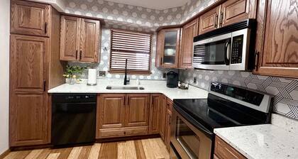 Cozy Condo with Lake View and Golf. Short walk and quicker drive to amenities!