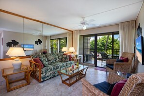 Smart TV, books - Best Beaches! Remodeled End Unit for Luxury and Privacy (Kihei)