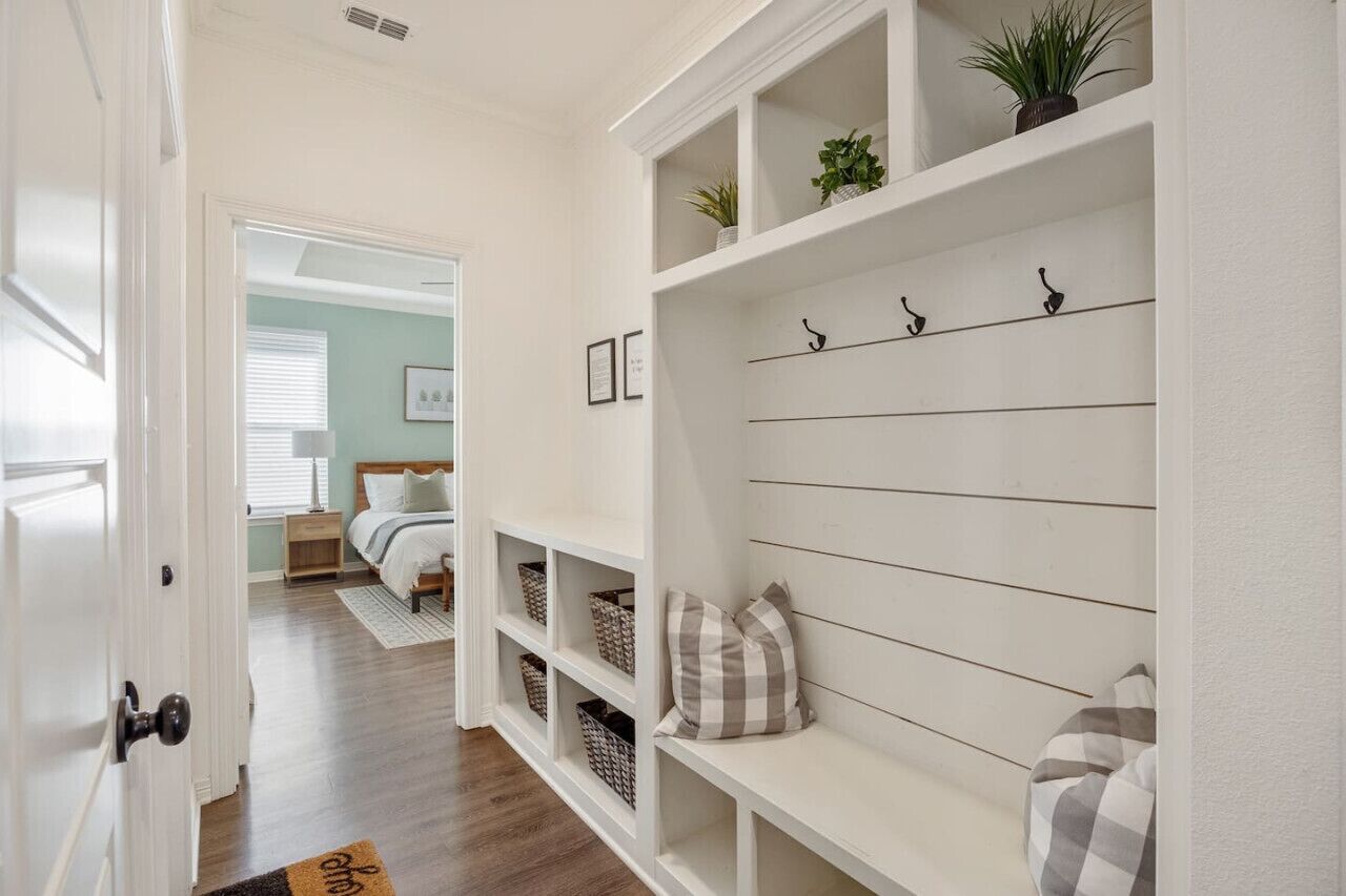 4 bedrooms, desk, iron/ironing board, free WiFi