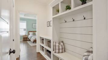 4 bedrooms, desk, iron/ironing board, free WiFi