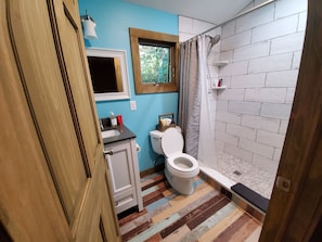 Shower, hair dryer, towels, toilet paper - Beautiful, quiet place in the woods (Tunkhannock Township)