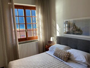 2 bedrooms, iron/ironing board, free WiFi, bed sheets - Amazing Lake Views from Large Terrace.  Swimming and Boat Dock on Property (NESSO)