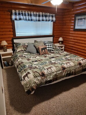 3 bedrooms, desk, iron/ironing board, free WiFi