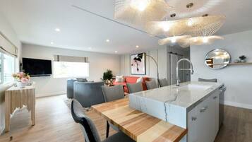 Vila | Dapur pribadi | Lemari es, microwave, oven, dan kompor