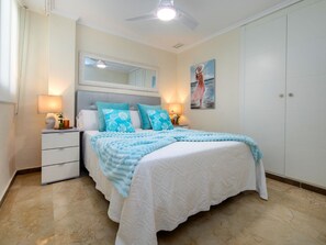 2 bedrooms, iron/ironing board, WiFi