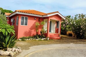 Exterior - Cute Tropical House in the North East side of CUR (Willemstad)