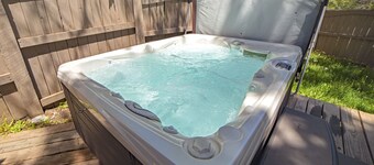 Cozy Suite for Two with Personal Hot Tub and Fireplace