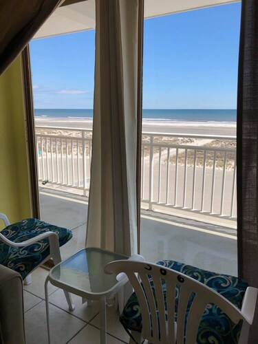 Oceanfront top flr 1 br condo at Madrid