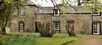 Coachmans Cottage -  a cottage that sleeps 10 guests  in 4 bedrooms