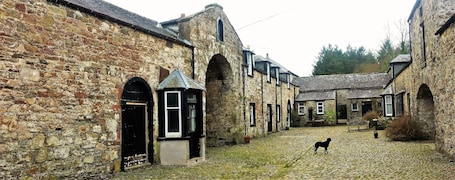 Exterior. Grooms Cottage - a cottage that sleeps 4 guests in 2 bedrooms