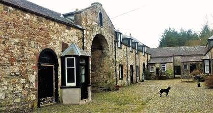 Grooms Cottage - a cottage that sleeps 4 guests in 2 bedrooms