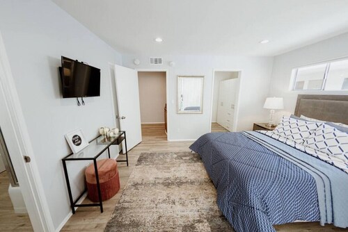 FIFA World Cup: NEWLY RENOVATED 2-BEDROOM TOWNHOUSE WITH PRIVATE ROOFTOP DECK REMODELED IN 2022  (p30)